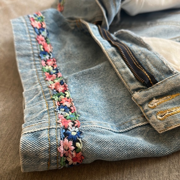 SOLD Vintage Swagger Jeans High Waisted Denim Shorts - Picture 13 of 16